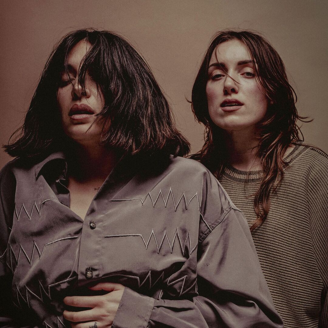 7. Emo - Laat al je maatschappelijke normen maar thuis