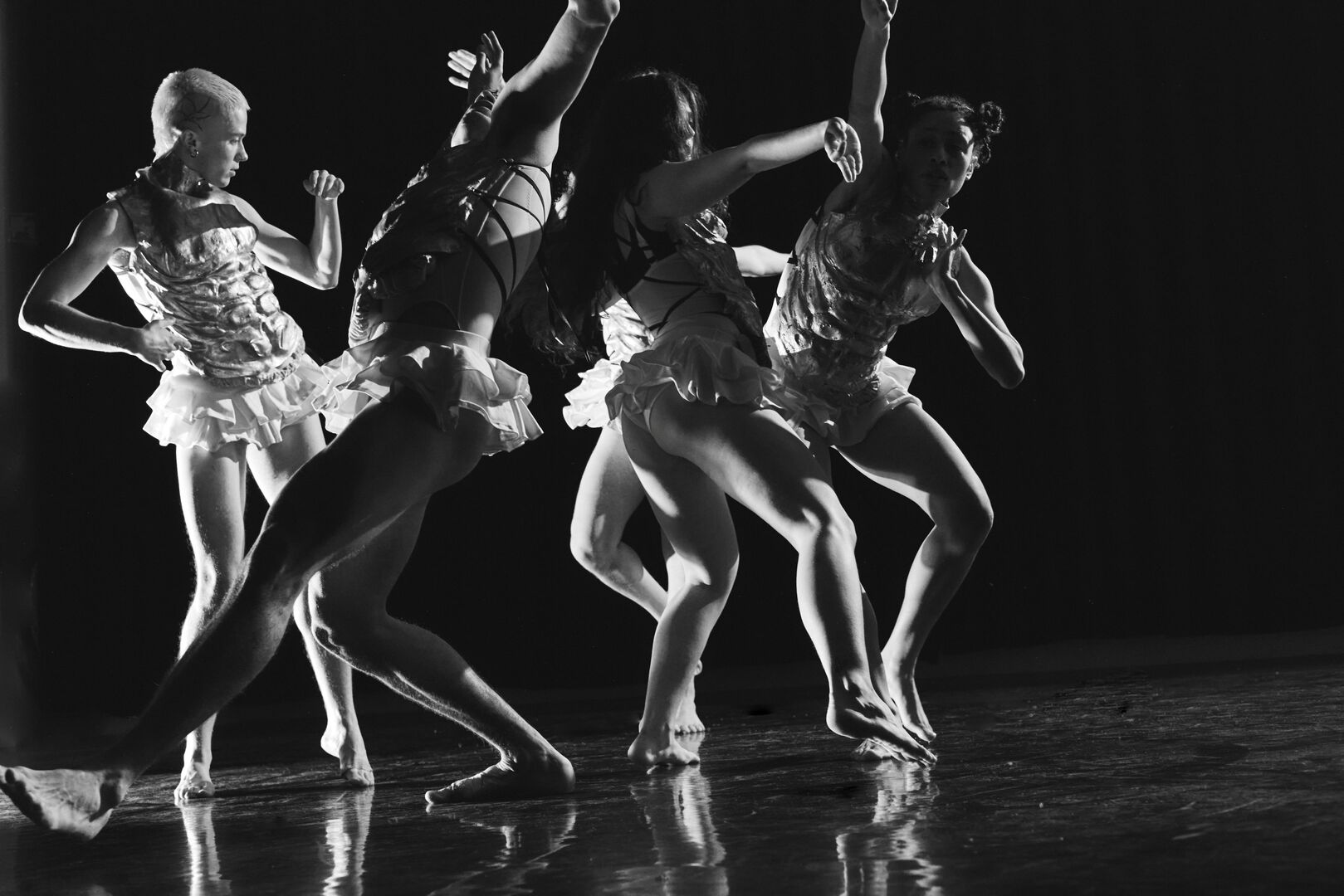 Zwart wit beeld van dansers