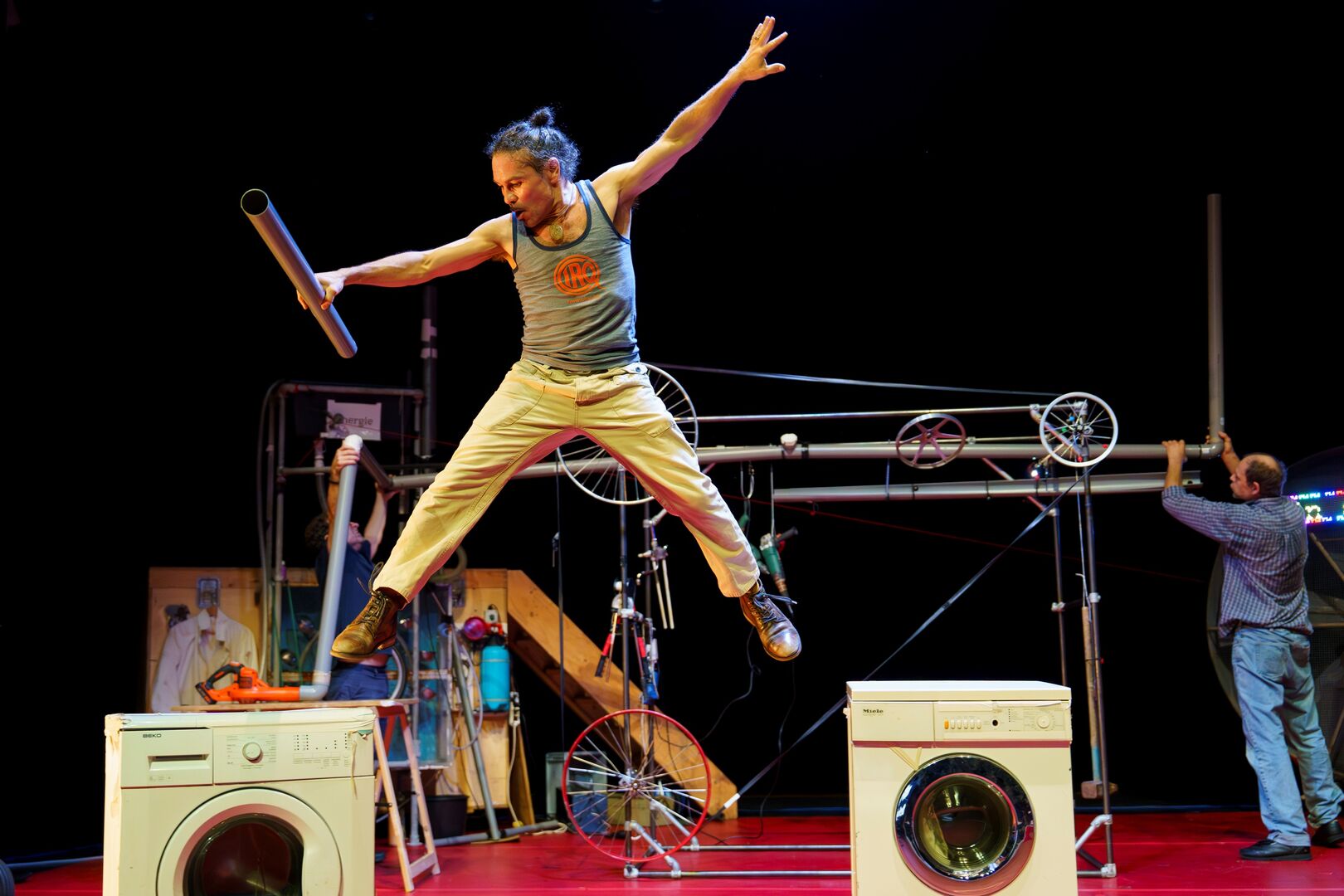 Man springt in de lucht