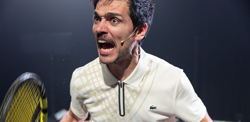 'Een speelbal tussen twee werelden...'