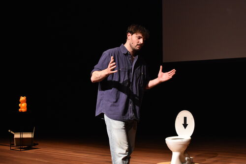 Fer is on a deadline