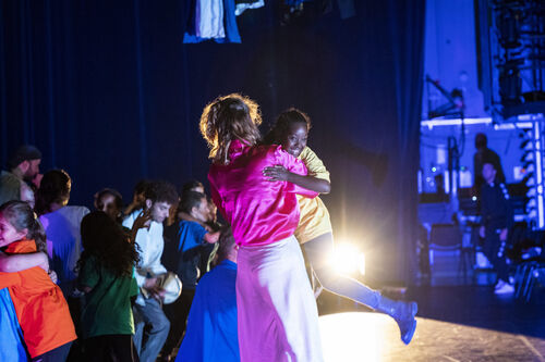 It takes a child to raise a village / Fábrica 