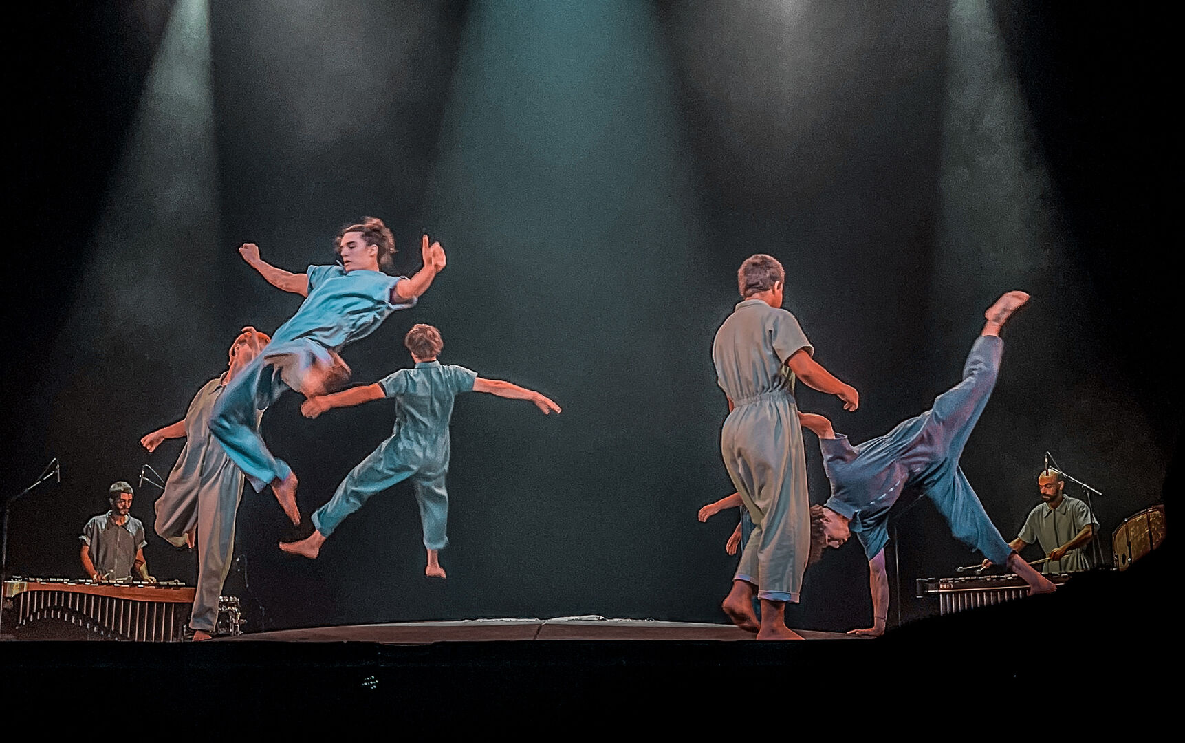 It takes a child to raise a village / Fábrica