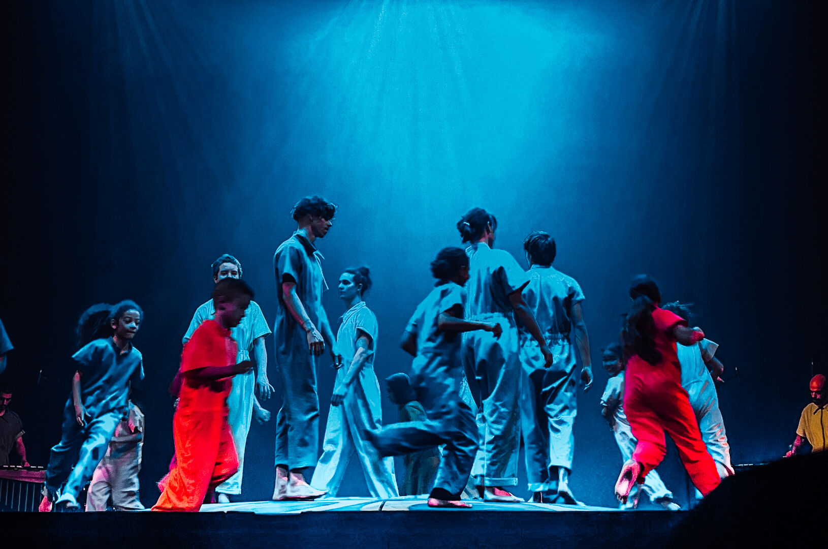 It takes a child to raise a village / Fábrica