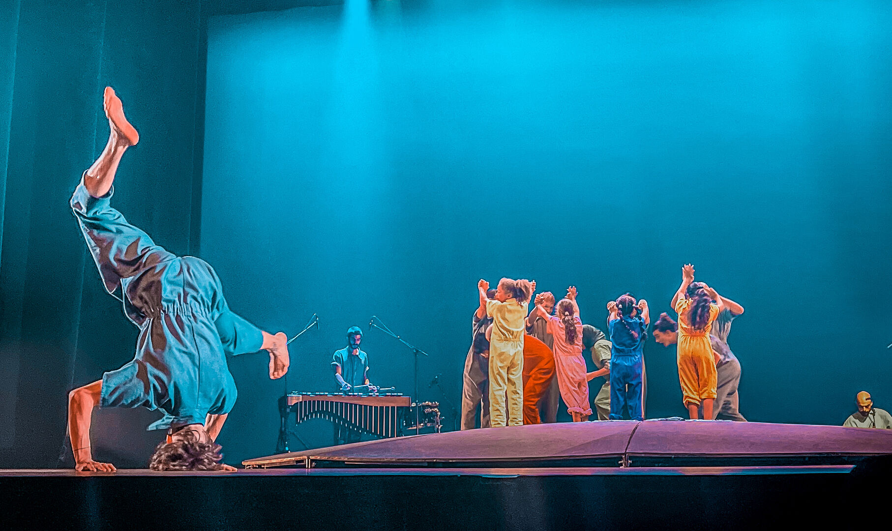 It takes a child to raise a village / Fábrica