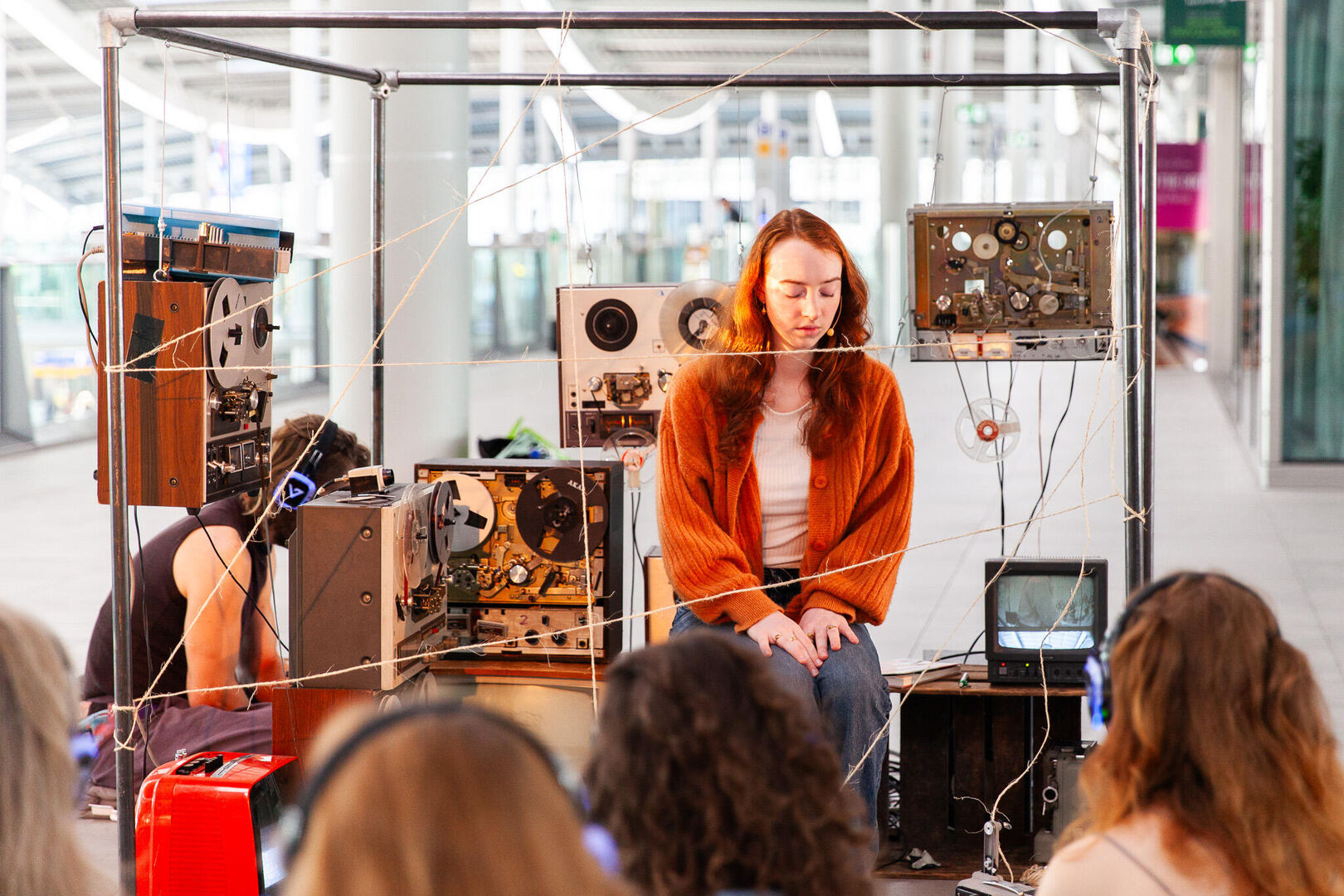 Overal Iemand Altijd