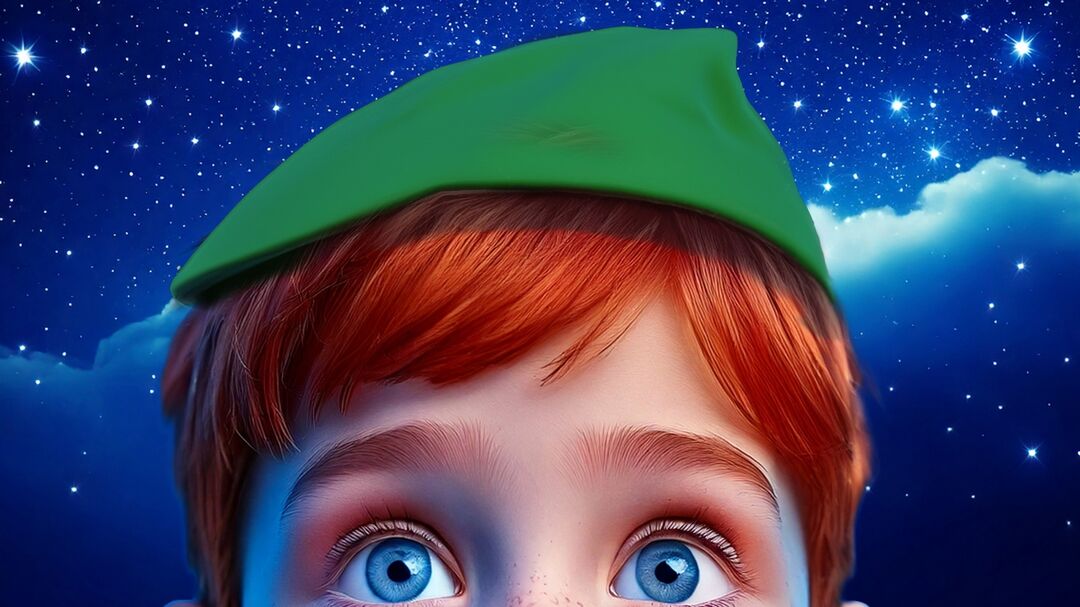 Helft van Peter Pan zijn hoofd komt boven het beeld uit met een sterren achtergrond achter hem