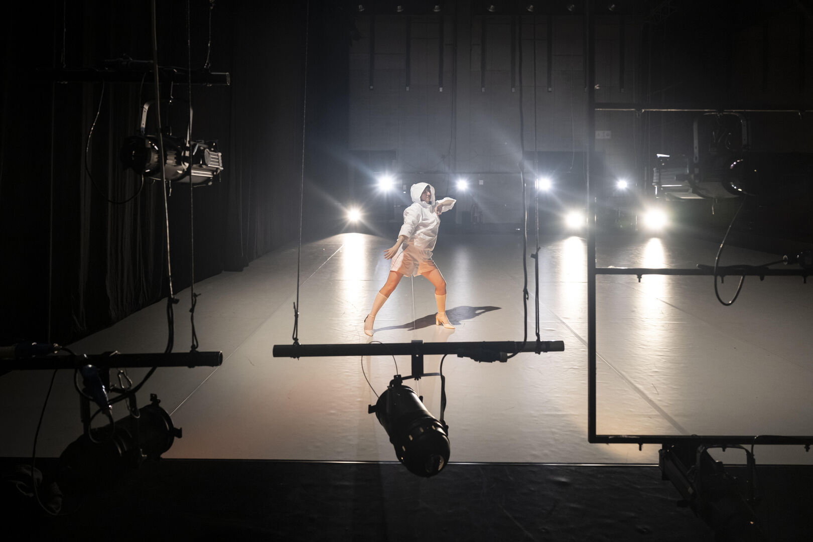 SUSPENDED CHORUS (Nederlandse première) | Silvia Gribaudi Vr 21 nov | 20:30-21:30